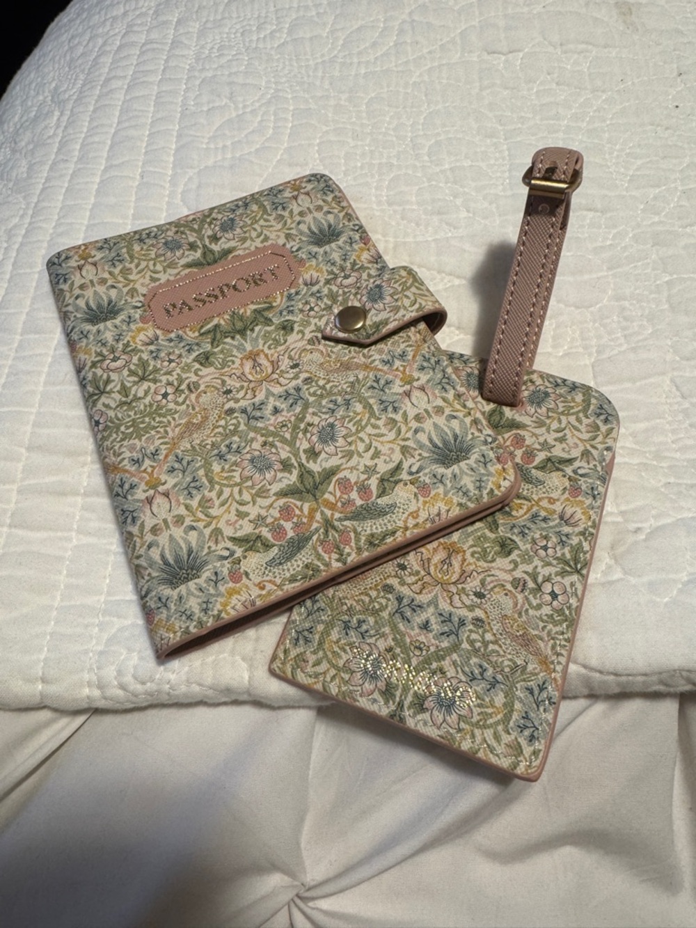 Morris & Co. Floral Passport Holder & Luggage Tag Set - Pink Trim